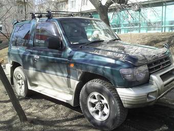 1997 Mitsubishi Pajero Pictures