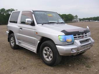 1997 Mitsubishi Pajero Pictures