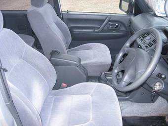 1997 Mitsubishi Pajero Pictures