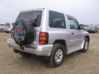 1997 Mitsubishi Pajero Photos