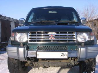 1997 Mitsubishi Pajero Pictures