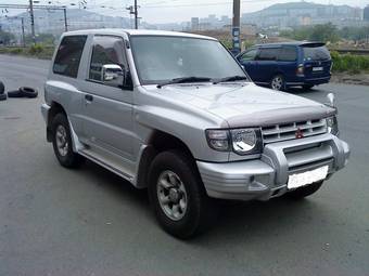 1997 Mitsubishi Pajero Photos