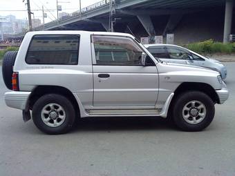 1997 Mitsubishi Pajero Pictures