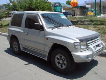 1997 Mitsubishi Pajero Images