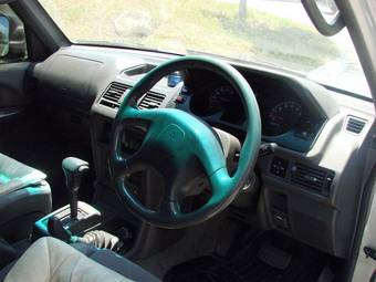 1997 Mitsubishi Pajero Pictures