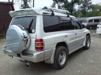 1997 Mitsubishi Pajero Pictures