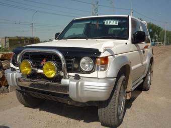 1997 Mitsubishi Pajero Images