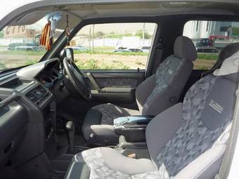 1997 Mitsubishi Pajero Pictures