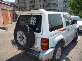 1997 Mitsubishi Pajero Pictures