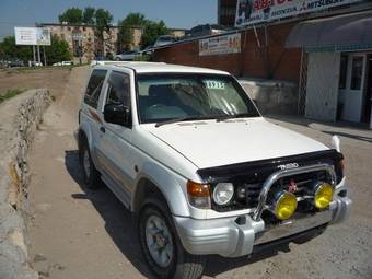 1997 Mitsubishi Pajero Pictures