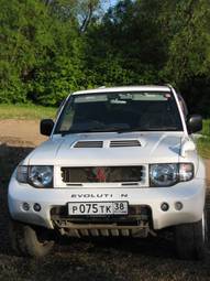 1997 Mitsubishi Pajero Pictures