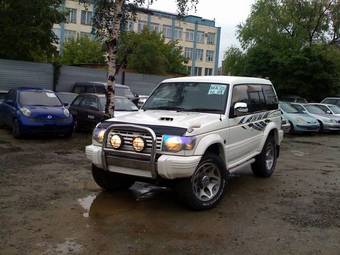 1997 Mitsubishi Pajero Pictures