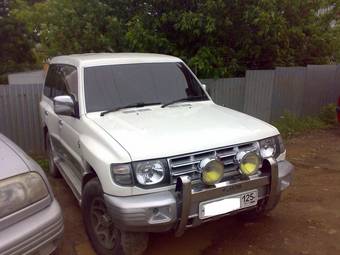1997 Mitsubishi Pajero Pictures
