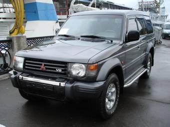 1997 Mitsubishi Pajero Pictures