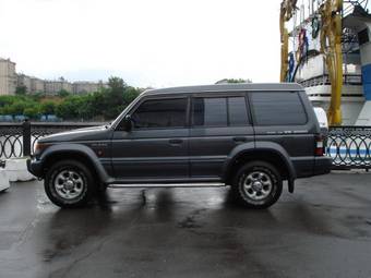 1997 Mitsubishi Pajero Pictures