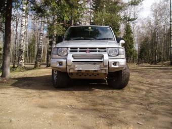 1997 Mitsubishi Pajero Photos
