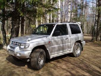 1997 Mitsubishi Pajero Pictures