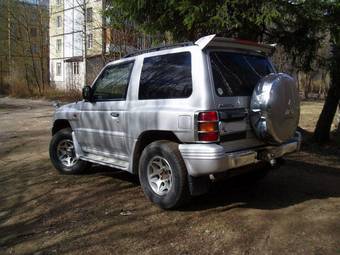 1997 Mitsubishi Pajero Pictures