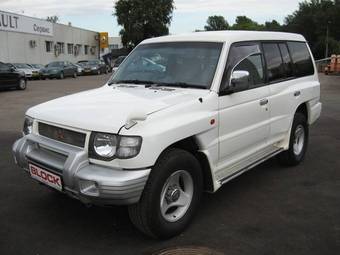 1997 Mitsubishi Pajero Pictures