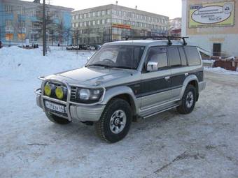 1997 Mitsubishi Pajero Photos
