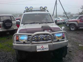 1997 Mitsubishi Pajero Pictures