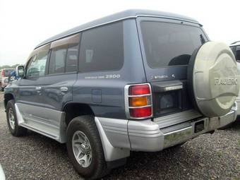 1997 Mitsubishi Pajero Photos