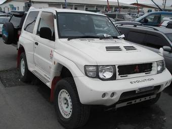 1997 Mitsubishi Pajero Photos