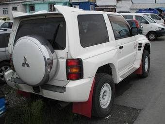 1997 Mitsubishi Pajero Pictures