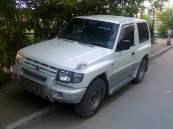 1997 Mitsubishi Pajero Photos