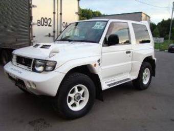 1997 Mitsubishi Pajero Pictures