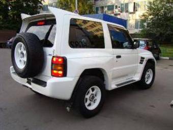 1997 Mitsubishi Pajero Pictures