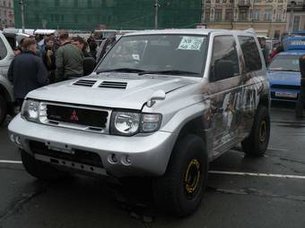 1997 Mitsubishi Pajero Photos