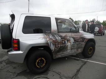 1997 Mitsubishi Pajero Pictures