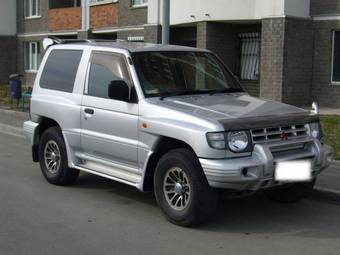 1997 Mitsubishi Pajero Photos