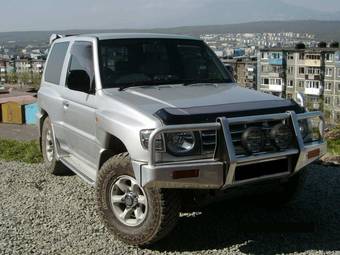 1997 Mitsubishi Pajero Photos