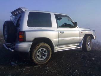1997 Mitsubishi Pajero Photos
