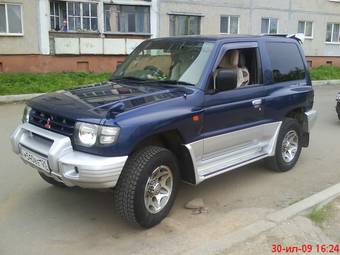 1997 Mitsubishi Pajero Pictures