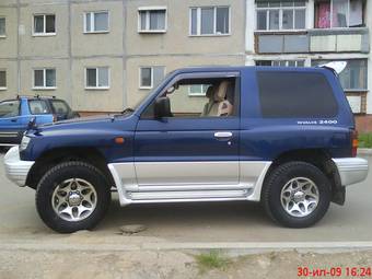 1997 Mitsubishi Pajero Photos