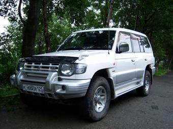 1997 Mitsubishi Pajero Pictures