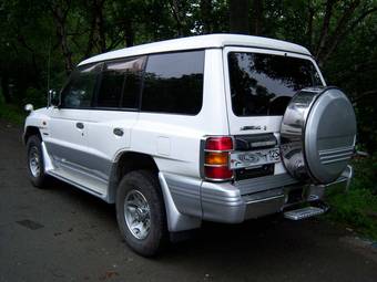 1997 Mitsubishi Pajero Photos