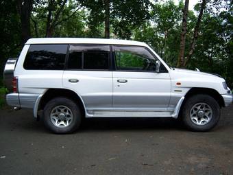 1997 Mitsubishi Pajero Photos