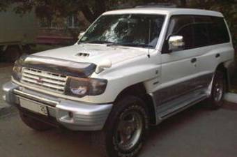 1997 Mitsubishi Pajero Pictures