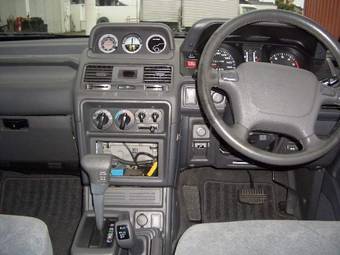 1997 Mitsubishi Pajero Pictures