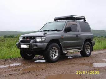 1997 Mitsubishi Pajero Photos