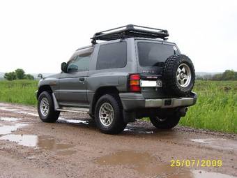 1997 Mitsubishi Pajero Photos