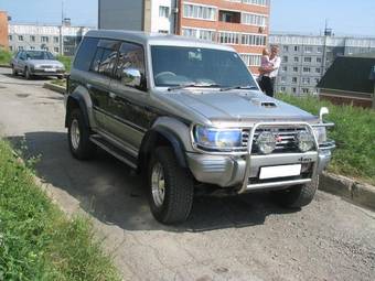 1997 Mitsubishi Pajero Pictures