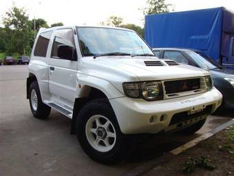 1997 Mitsubishi Pajero Pictures