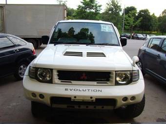 1997 Mitsubishi Pajero Photos
