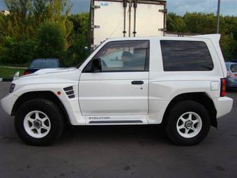 1997 Mitsubishi Pajero Pictures