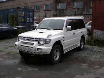 1997 Mitsubishi Pajero Pictures